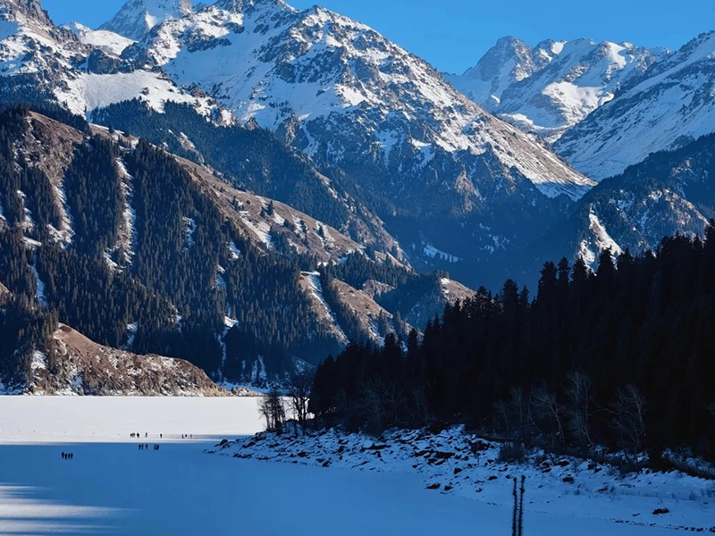 Tianshan pass, first snow of the season