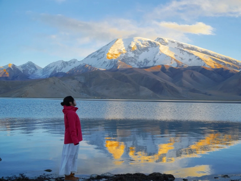 Karakul Lake below Muztagh Ata · KL guest